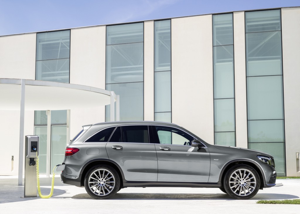 Mercedes-Benz GLC 350e 4MATIC, EDITION 1, SELENITGRAU, AMG Line Exterieur