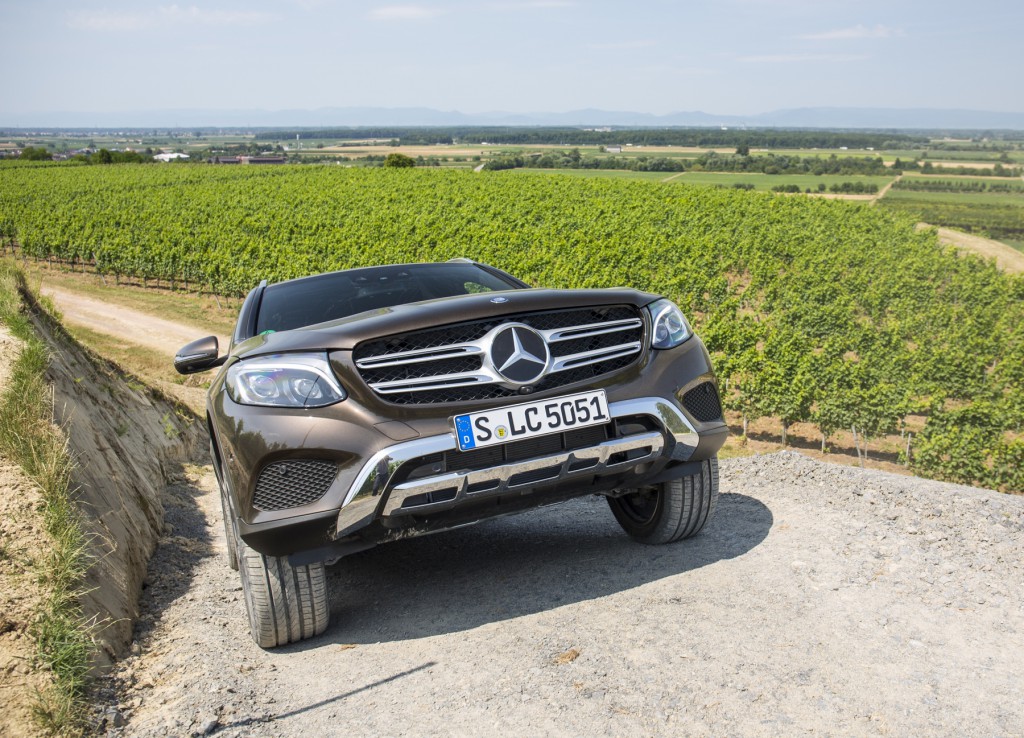 GLC_250_4MATIC_Citrinbraun_offroad