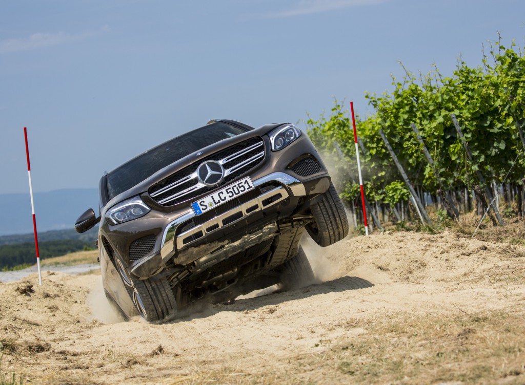 GLC_250_4MATIC_Citrinbraun_offroad