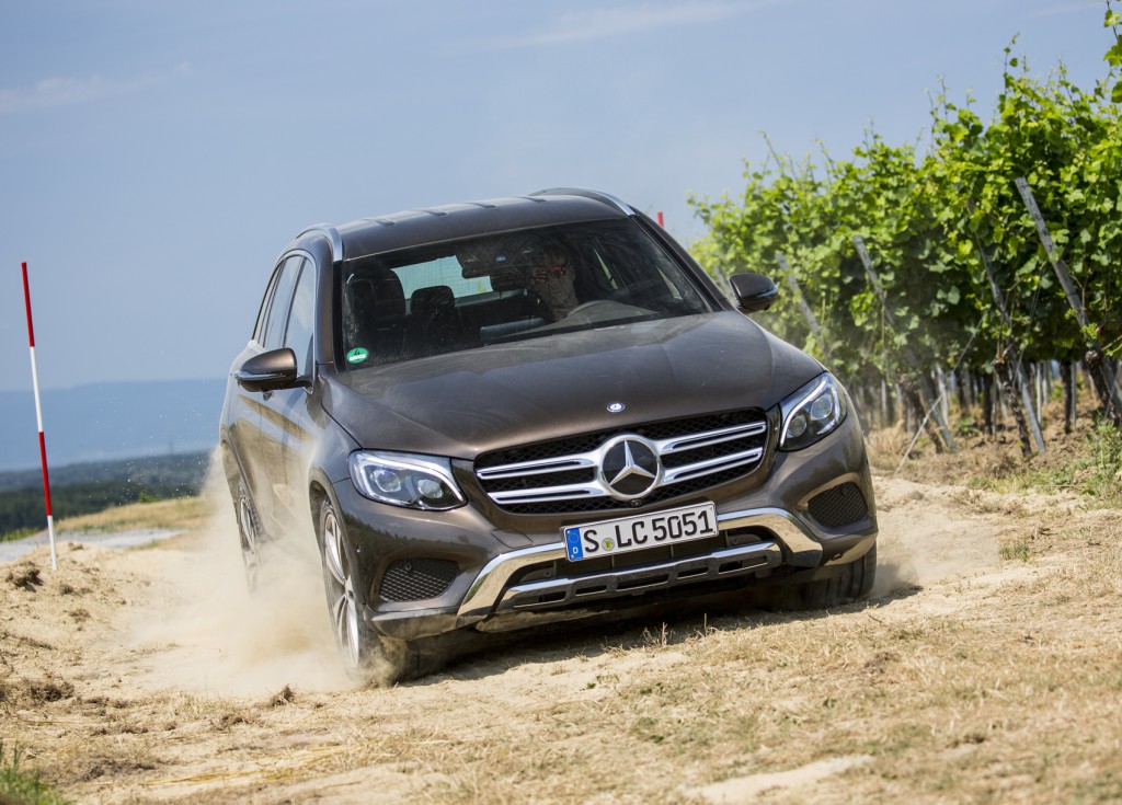 GLC_250_4MATIC_Citrinbraun_offroad